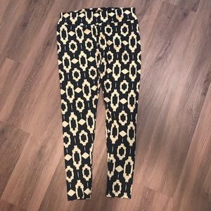 LulaRoe Tall & Curvy leggings